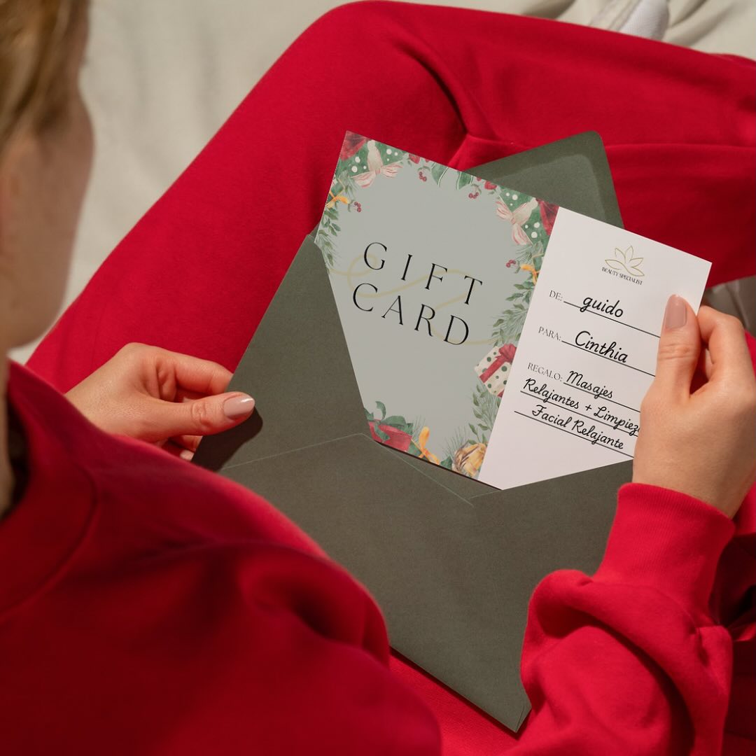 Diseño de la gift card de Beauty Specialist, con guirnalda navideña